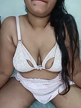 Reesha_99 Adlı Modelin Canlı XXX Sohbeti