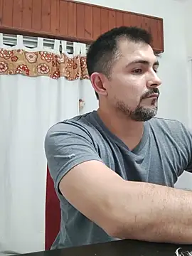 Bradd_32 Live XXX-Chat