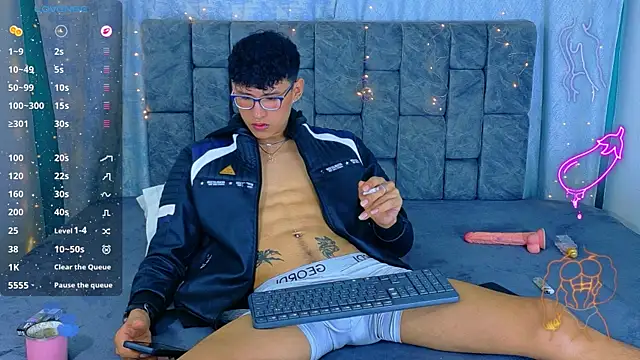 Онлайн чат XXX NicolasTorrez