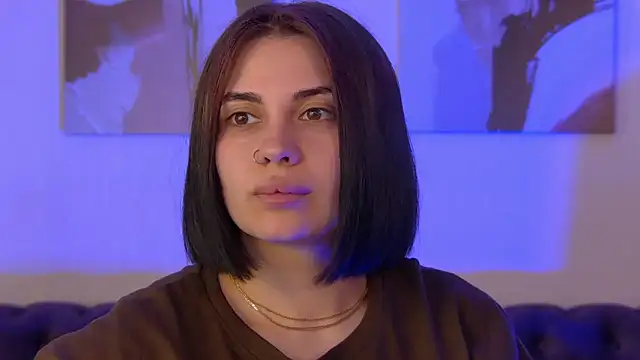 AdrianaToress Chat XXX in diretta