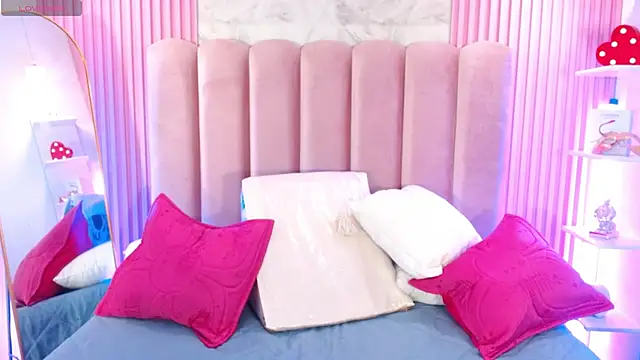 ArianaRougee Adlı Modelin Canlı XXX Sohbeti