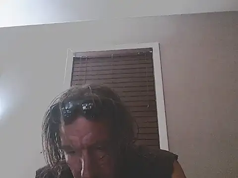 studlyhardwoodd's Live XXX Chat