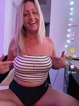 Chatroom XXX en direct de FoxyMillie