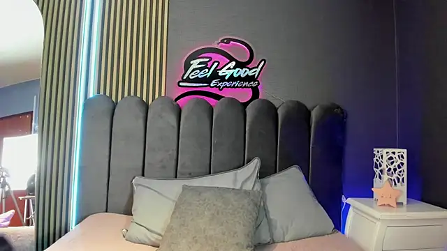 Nicolette_ks_'s Live XXX Chat