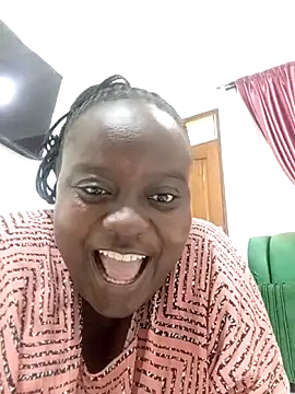 Chat +18 de Sexytummygal ao vivo