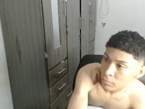 mastercum28's Live XXX Chat