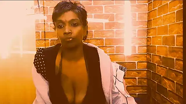 Fuckable_Nasty_MILF Adlı Modelin Canlı XXX Sohbeti