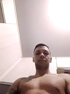Show modela paulo90antone na web-kameri