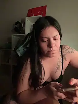 دردشة SmokyDee الجنسية المباشرة