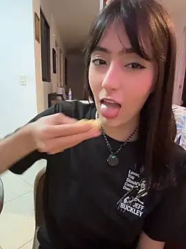 HinaSweet Adlı Modelin Canlı XXX Sohbeti