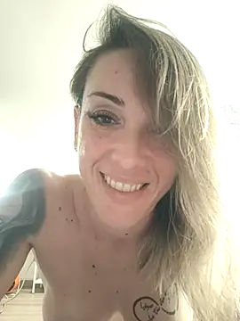 Chatroom XXX en direct de Ladymiri85