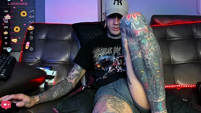 jhonny__ackerman: онлайн-секс-чат