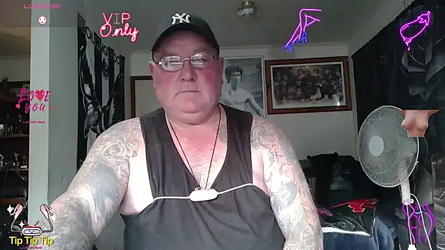 KINKYBLUEYES69's Live XXX Chat