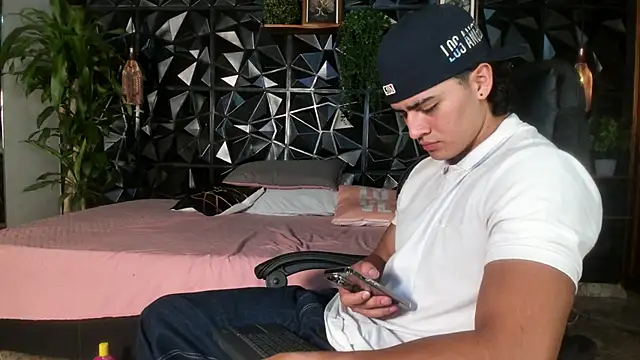 XXX chat uživo modela elliot_colton