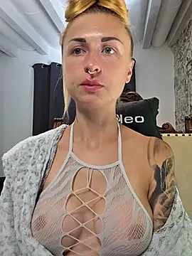 kylie_blck Adlı Modelin Canlı XXX Sohbeti