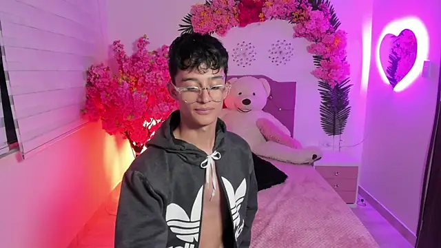 Patrick_Howland_ Live XXX-chat