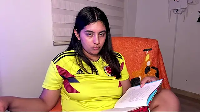 cloe_small Adlı Modelin Canlı XXX Sohbeti