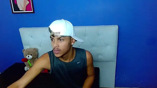 Angel_foxc13 élő XXX-chatje