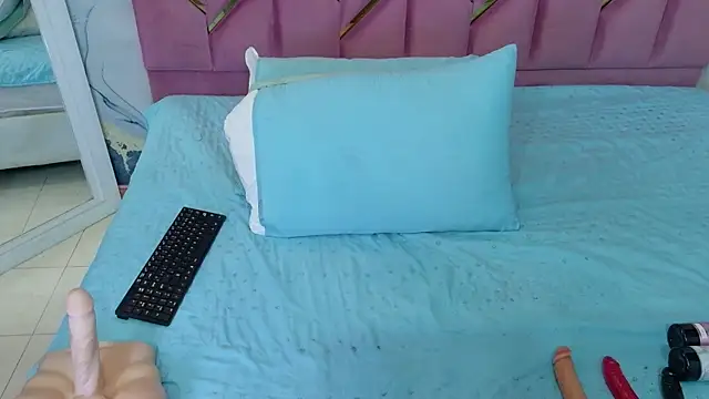 XXX chat uživo modela cutepetitee