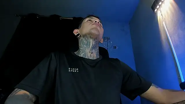 Travisttanner28のライブXXXチャット