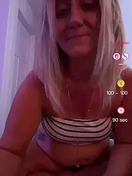 FoxyMillie Chat XXX in diretta