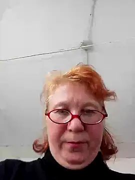 SquirrelFine Chat XXX live