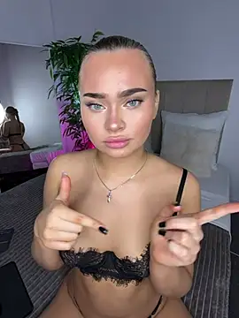 MonicaWestt Show Webcam