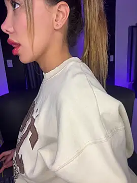 แชท XXX สดของ NiaCrawfordd