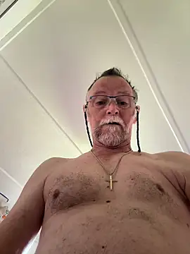 Chat +18 de Moonraker64 ao vivo