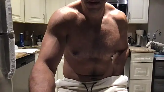 BigGuyMuscle élő XXX-chatje