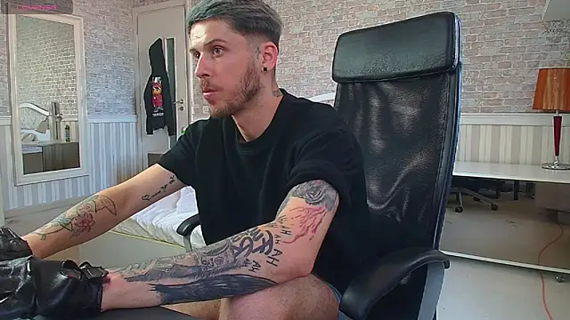 JonahShaw Adlı Modelin Canlı XXX Sohbeti