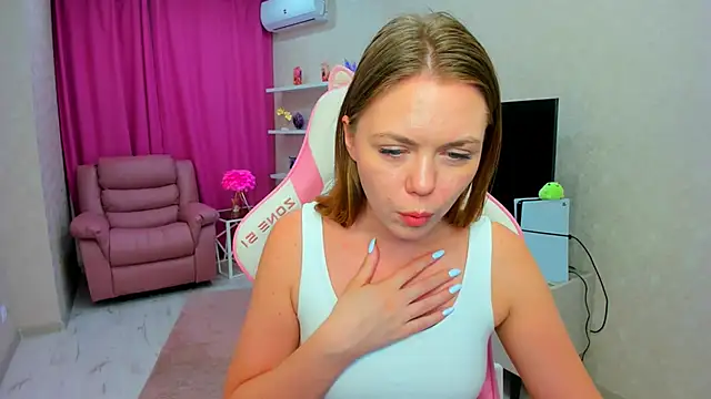 Strawberrye XXX чат на живо