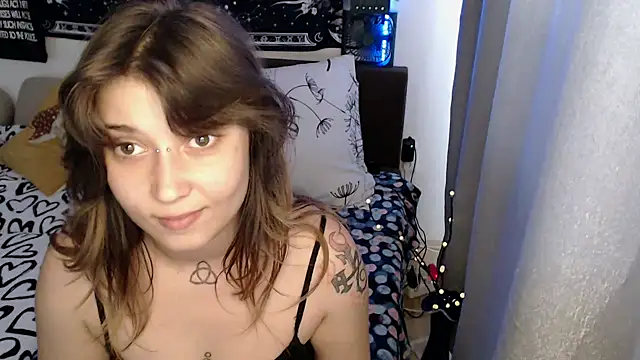 AlienforTwenty's Live XXX Chat