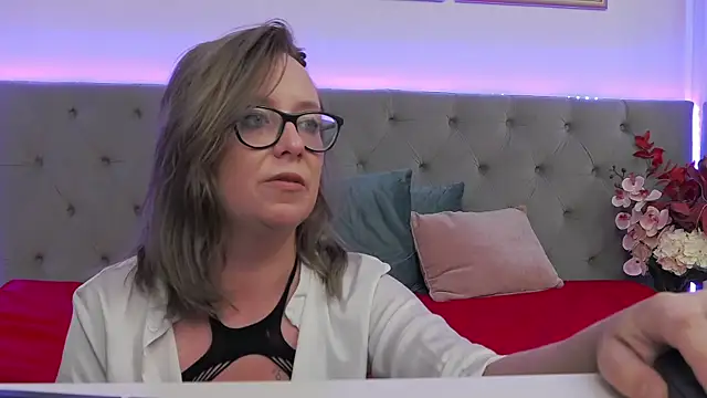 MaddyVelvet live XXX chat