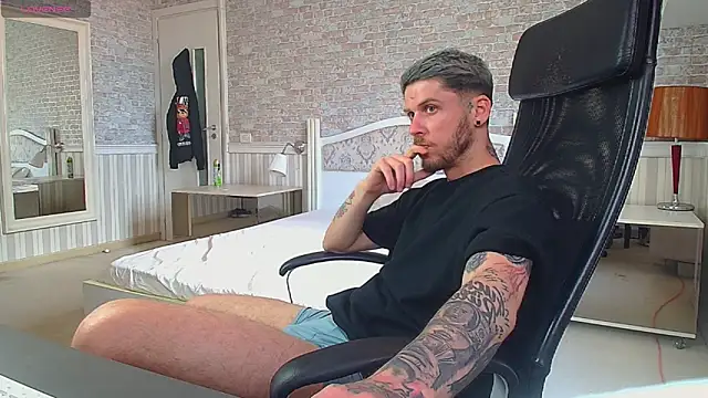Онлайн чат XXX JonahShaw