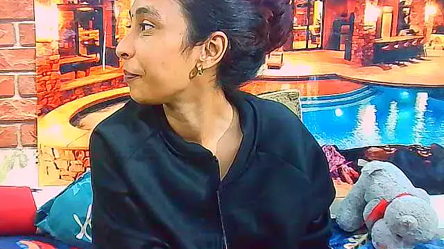 IndianSexyButt élő XXX-chatje