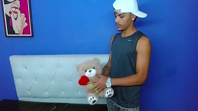 Angel_foxc13 élő XXX-chatje