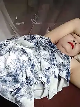 Squirt107 现场XXX聊天