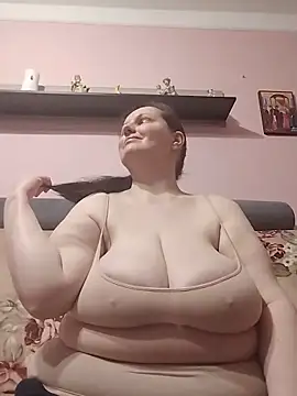 XXX chat uživo modela BustyLadyAlma