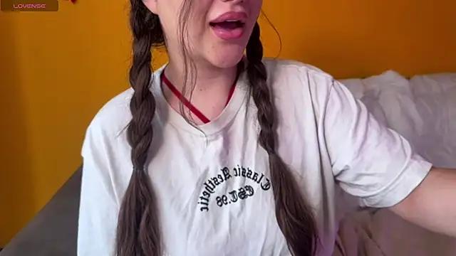 Elinatiranda Adlı Modelin Canlı XXX Sohbeti