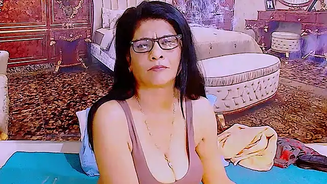 IndianAllure's Live XXX Chat