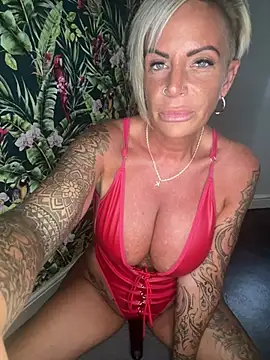 Big-Tits696969's Live XXX Chat