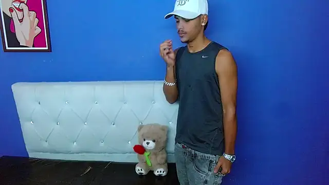 Angel_foxc13 élő XXX-chatje