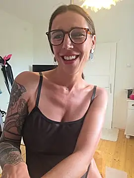 Klamsine Adlı Modelin Canlı XXX Sohbeti