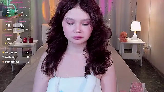 EmilyChaves Adlı Modelin Canlı XXX Sohbeti