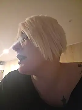 Chatroom XXX en direct de PinkTheHawk