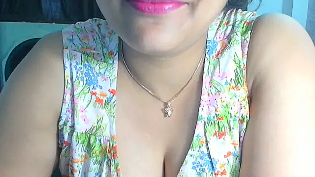 SimmiQueen_77's Live XXX Chat