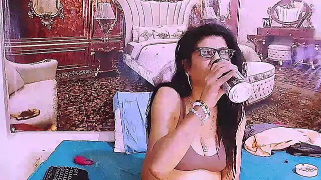 Chatroom XXX en direct de IndianAllure