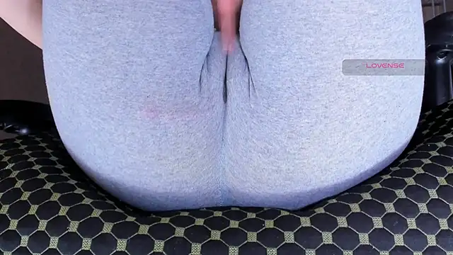 Cameltoe_squirt_inPants' Live XXX Chat