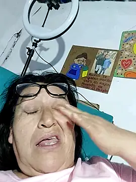 clarita_01: απευθείας συνομιλία ΧΧΧ